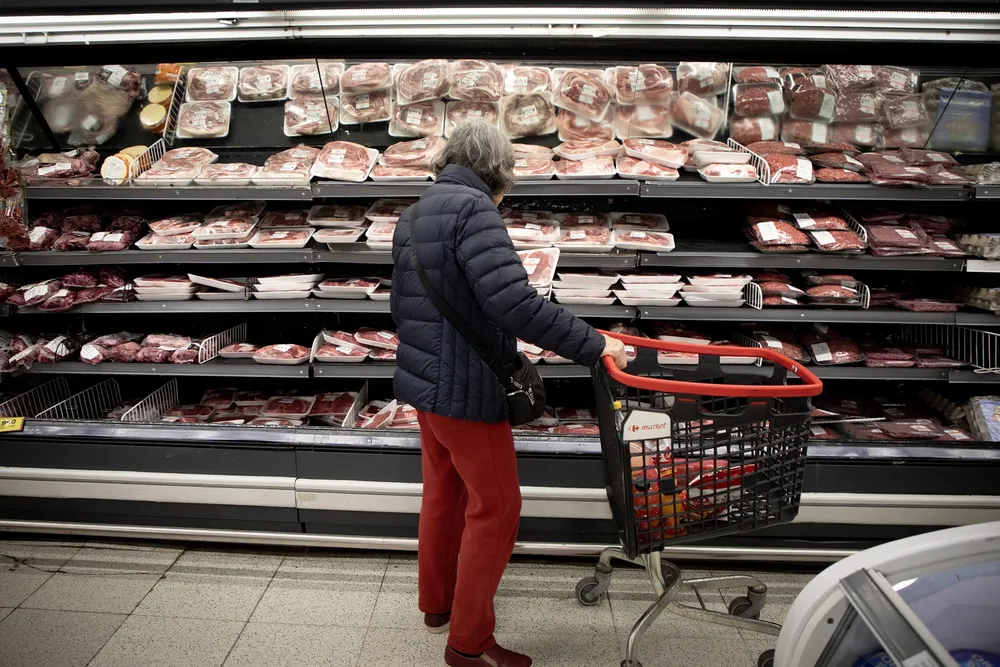 Las ventas siguieron en baja en supermercados y mayoristas