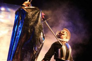 Clásico, humor y disparate: llega desde España “Un tal Quijote”