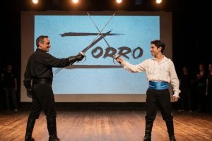 “Zorro, el sentimiento de hierro”: el héroe enmascarado revive su legado en el Teatro Colón y la Sala Melany