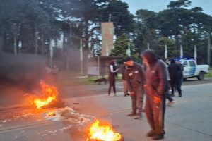 Nueva protesta en la Av. Jorge Newbery: vecinos del Barrio Utopía reclaman iluminación y seguridad vial