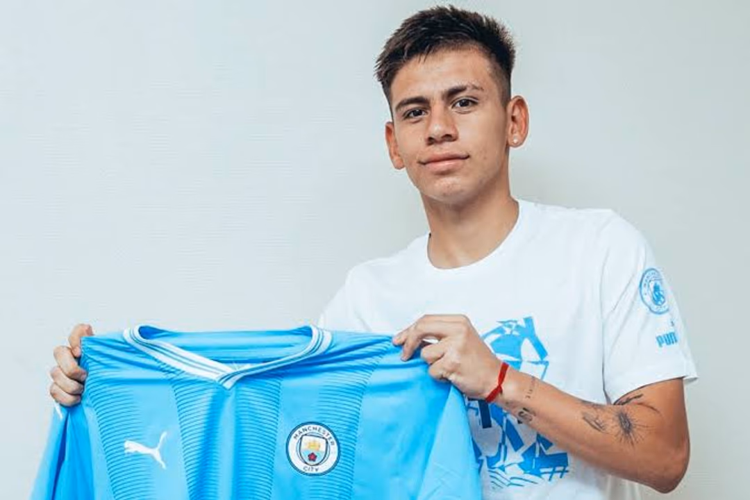 El «Diablito» Etcheverry» la picó en un penal y convirtió para el Manchester City