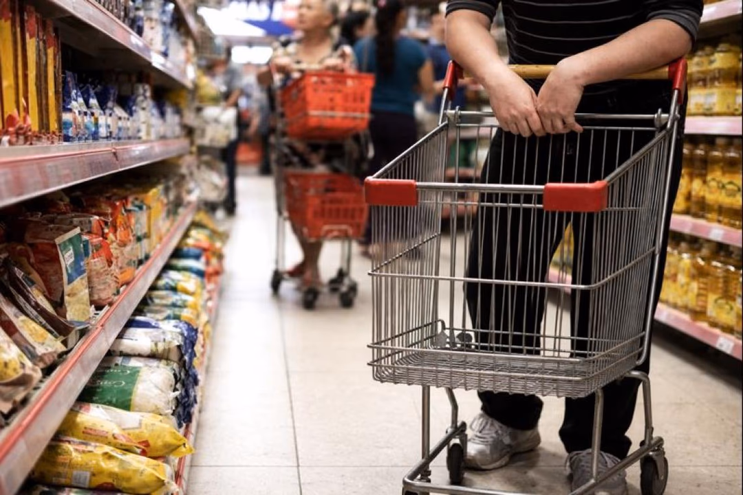Caen el empleo, el consumo y el endeudamiento en la economía de 2 velocidades