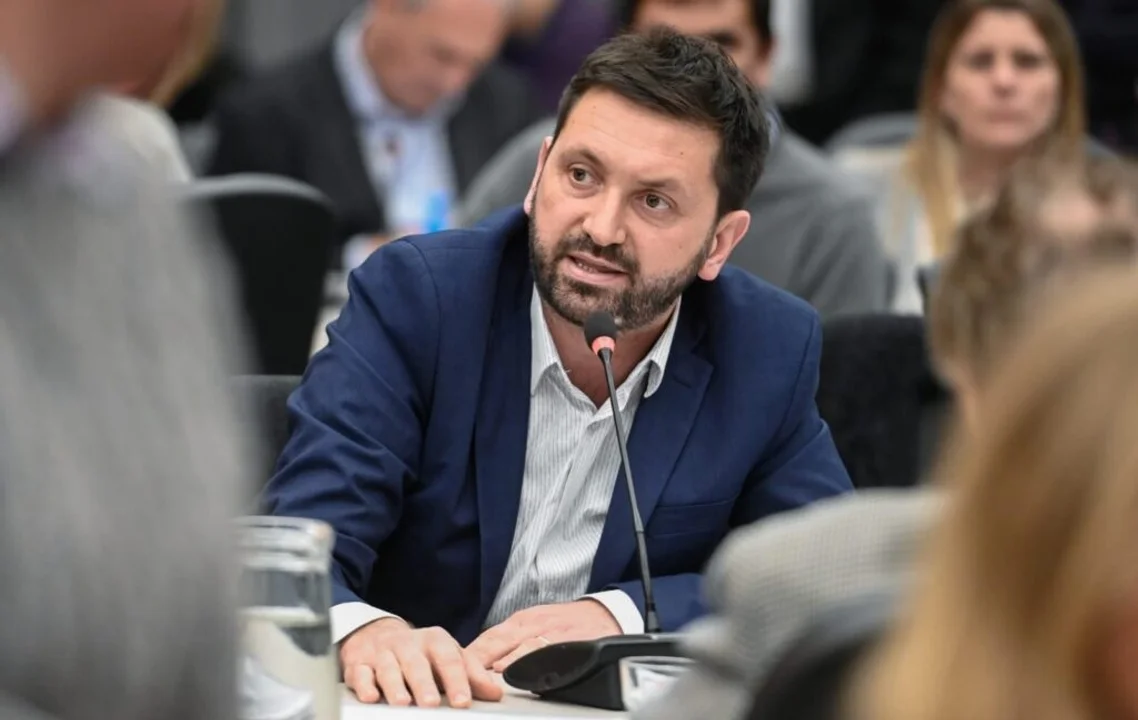 Juliano impulsa la reinserción económica de los sectores afectados
