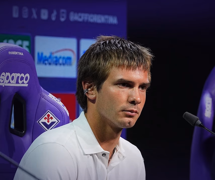 Mastantuono tuvo su presentación en la Fiorentina y afirmó que su llegada a Italia “no es una revancha”