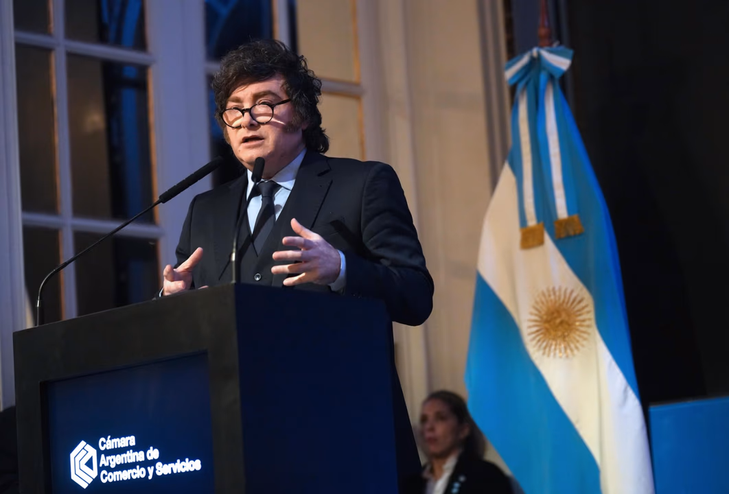 El Gobierno busca garantizar salarios mínimos de al menos $1 millón en las negociaciones paritarias