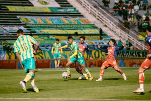 Aldosivi volvió a perder y la dirigencia define el futuro del DT