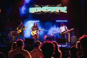 Hombrepié presenta su primer disco “Lo que pasaba mientras dormías”