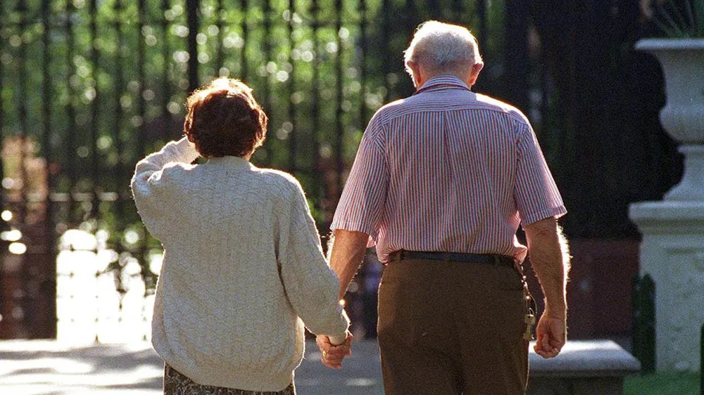 El 46% de los adultos mayores recibe ingresos insuficientes, según un estudio de la UCA