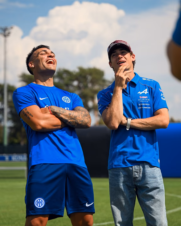 Franco Colapinto y Lautaro Martínez protagonizaron un divertido cruce en italia