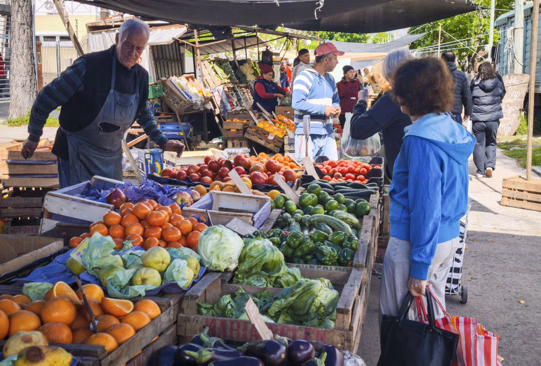 El 76% de los endeudados en Argentina recurre al crédito para pagar alimentos, salud y servicios