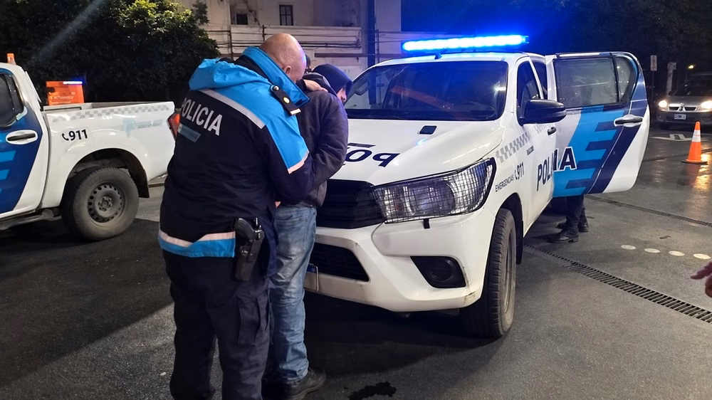 Mujer muy grave tras sufrir un martillazo en la cabeza en el Barrio Camet: Hay un detenido