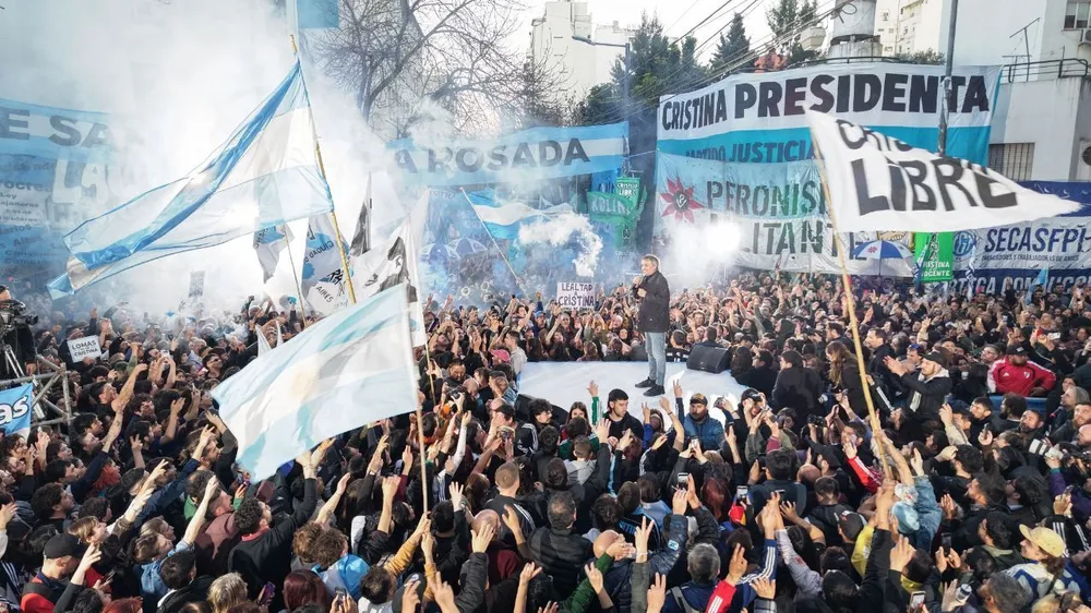 El peronismo, enredado en una pelea que se agrava mientras Milei cambia de tema