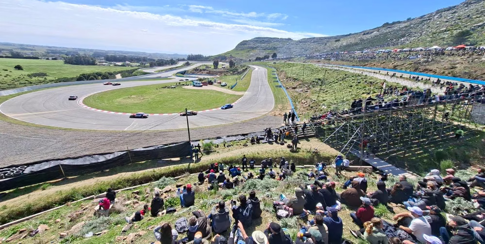 Balcarce: …y un día los motores volvieron a rugir en el autódromo Juan Manuel Fancio