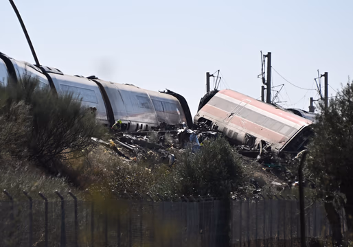 Tragedia en España: el choque entre los trenes ocurrió a una velocidad de entre 160 y 200 km/h, según primer informe