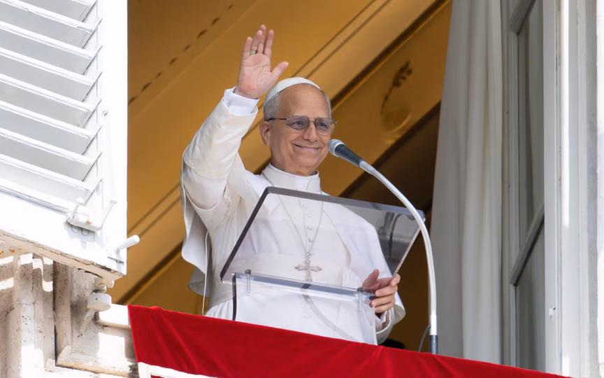 Los negocios con la misa del papa León XIV