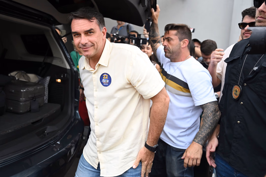 Flávio Bolsonaro huyó a Estados Unidos y solicitará asilo a Trump