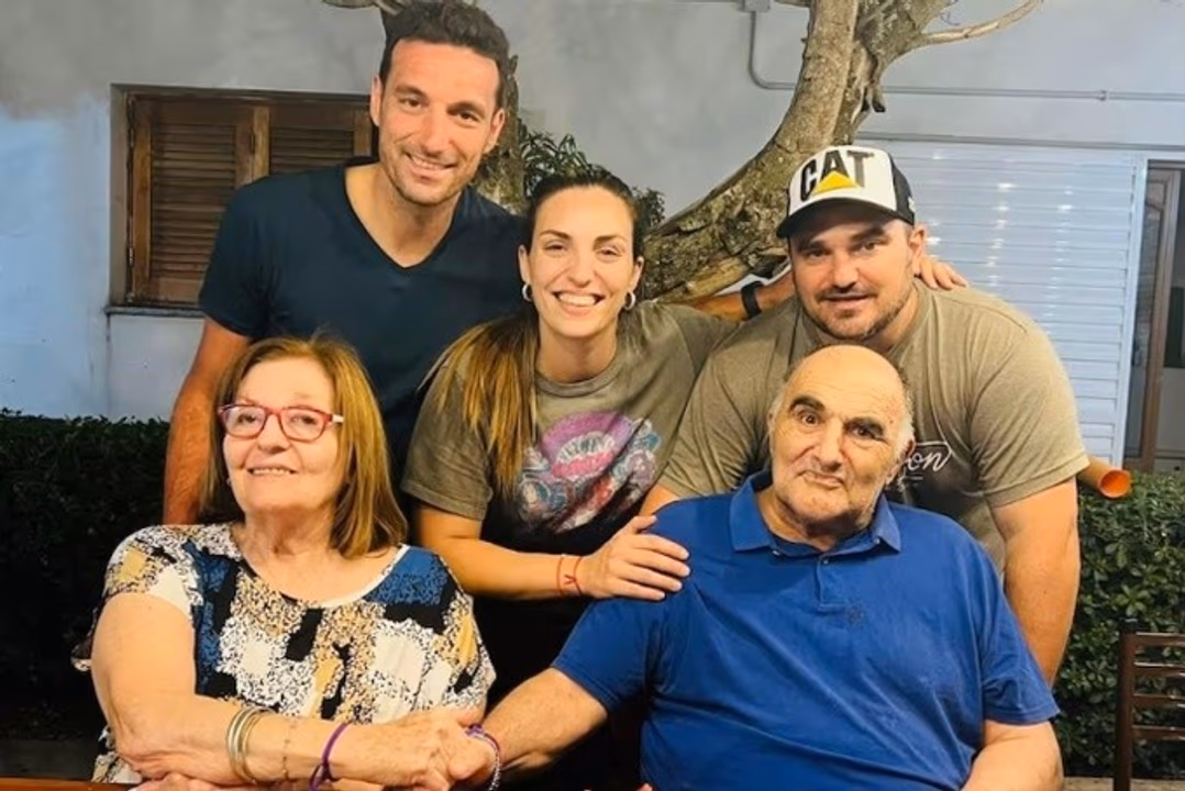 El homenaje que dispuso la AFA en el fútbol argentino por la muerte de la madre de Scaloni