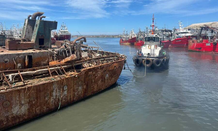 Se completó el desguace de otros dos buques y ya se recuperaron 1406 metros de espacio operativo en el puerto